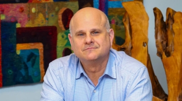 Dean Karlan's headshot