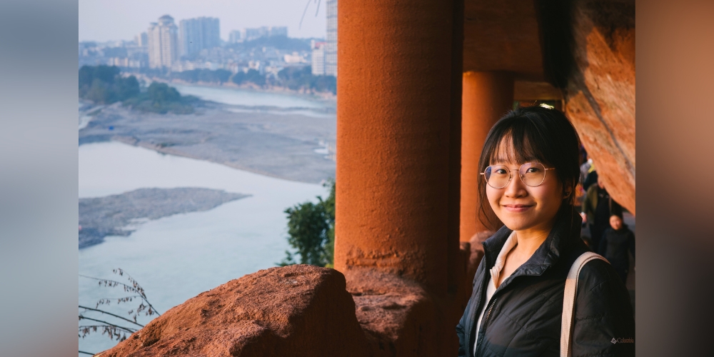 Wang on her way to a field site. (Leshan, China)