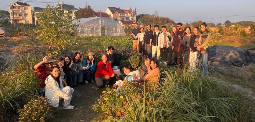 Participants in the Shanghai workshop gather at the Jilu Commune.